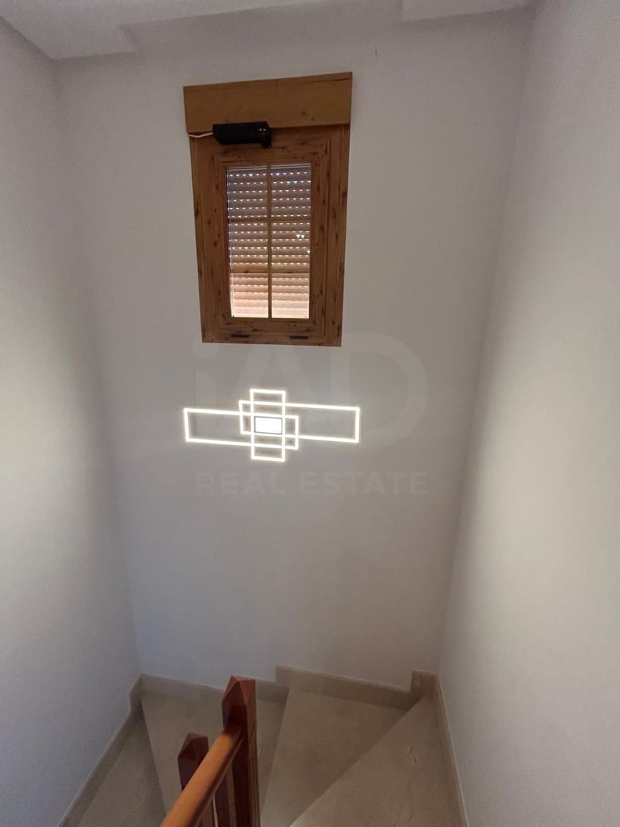 Chalet de 4 habitaciones en León ciudad en alquiler con garaje - 1.500 € (Ref: 10113321)