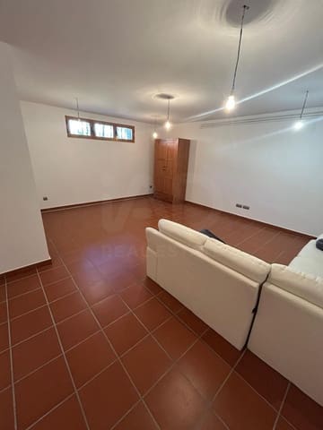 4 soverom Villa til leie i Leon by med garasje - € 1 500 (Ref: 10113321)
