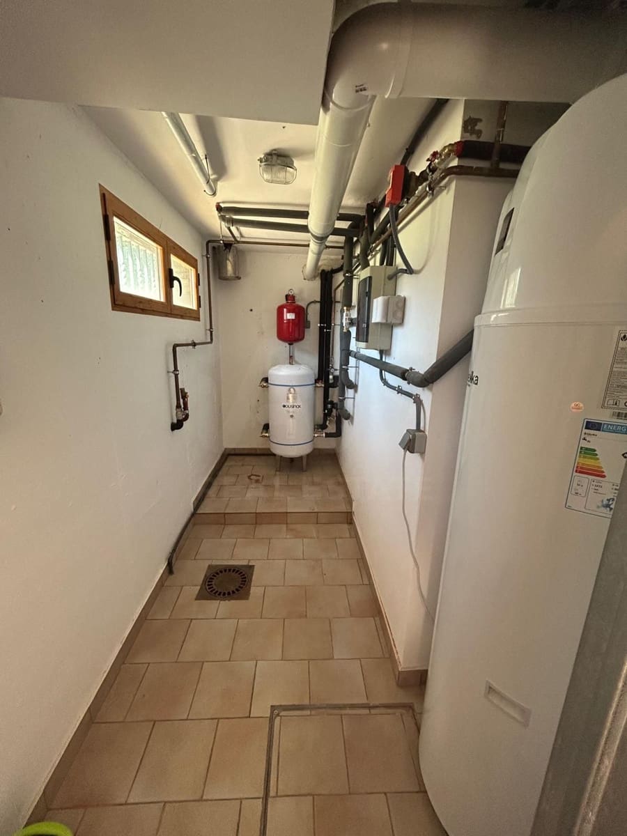 Chalet de 4 habitaciones en León ciudad en alquiler con garaje - 1.500 € (Ref: 10113321)