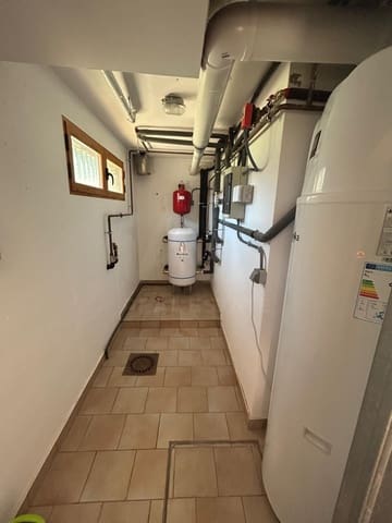 4 soverom Villa til leie i Leon by med garasje - € 1 500 (Ref: 10113321)