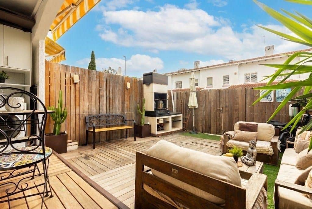 3 bedroom Terraced Villa for sale in Castelldefels with pool - € 550,000 (Ref: 10114565)