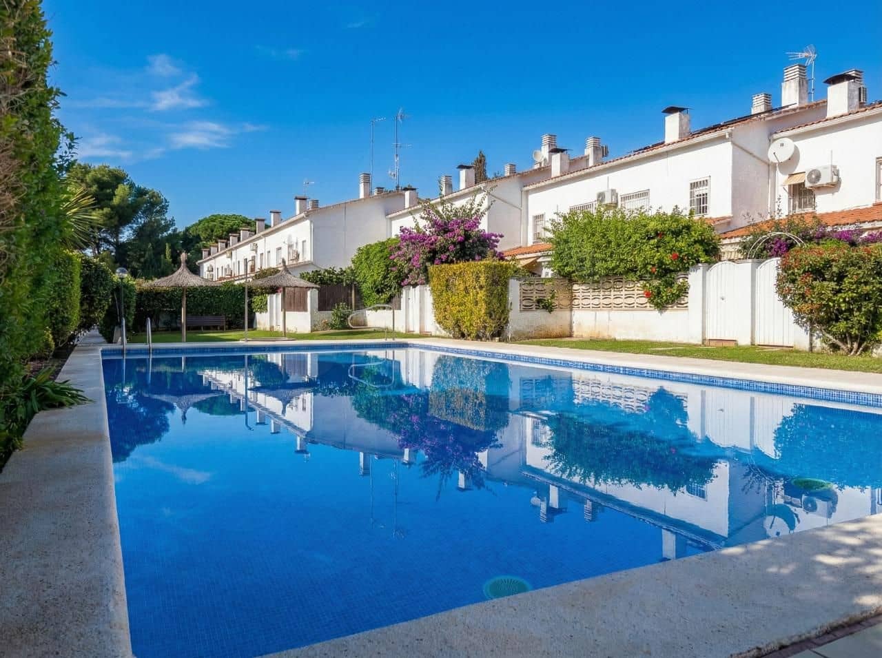 3 bedroom Terraced Villa for sale in Castelldefels with pool - € 550,000 (Ref: 10114565)