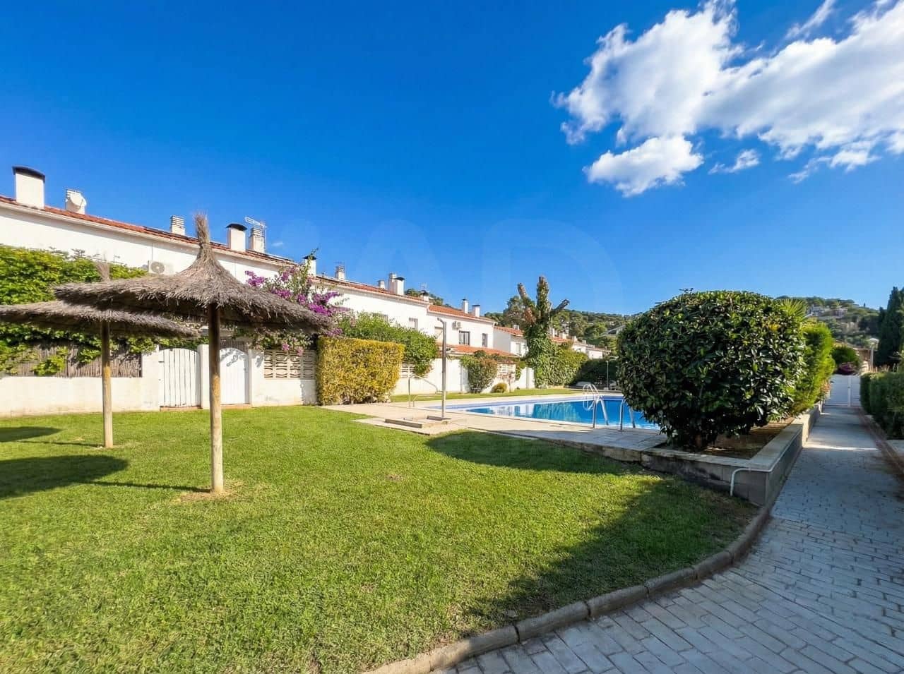 3 bedroom Terraced Villa for sale in Castelldefels with pool - € 550,000 (Ref: 10114565)