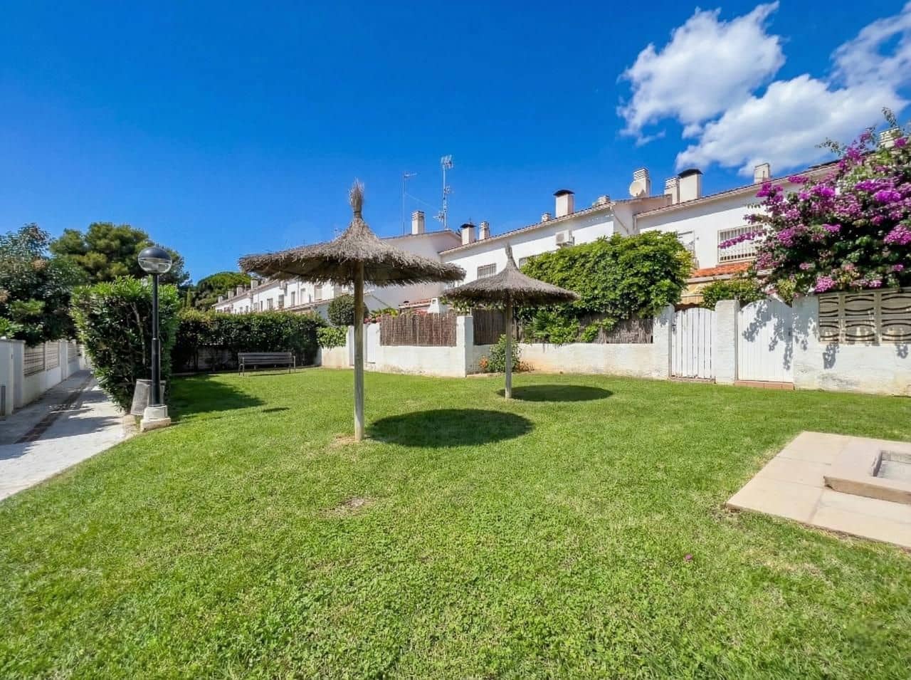 3 bedroom Terraced Villa for sale in Castelldefels with pool - € 550,000 (Ref: 10114565)