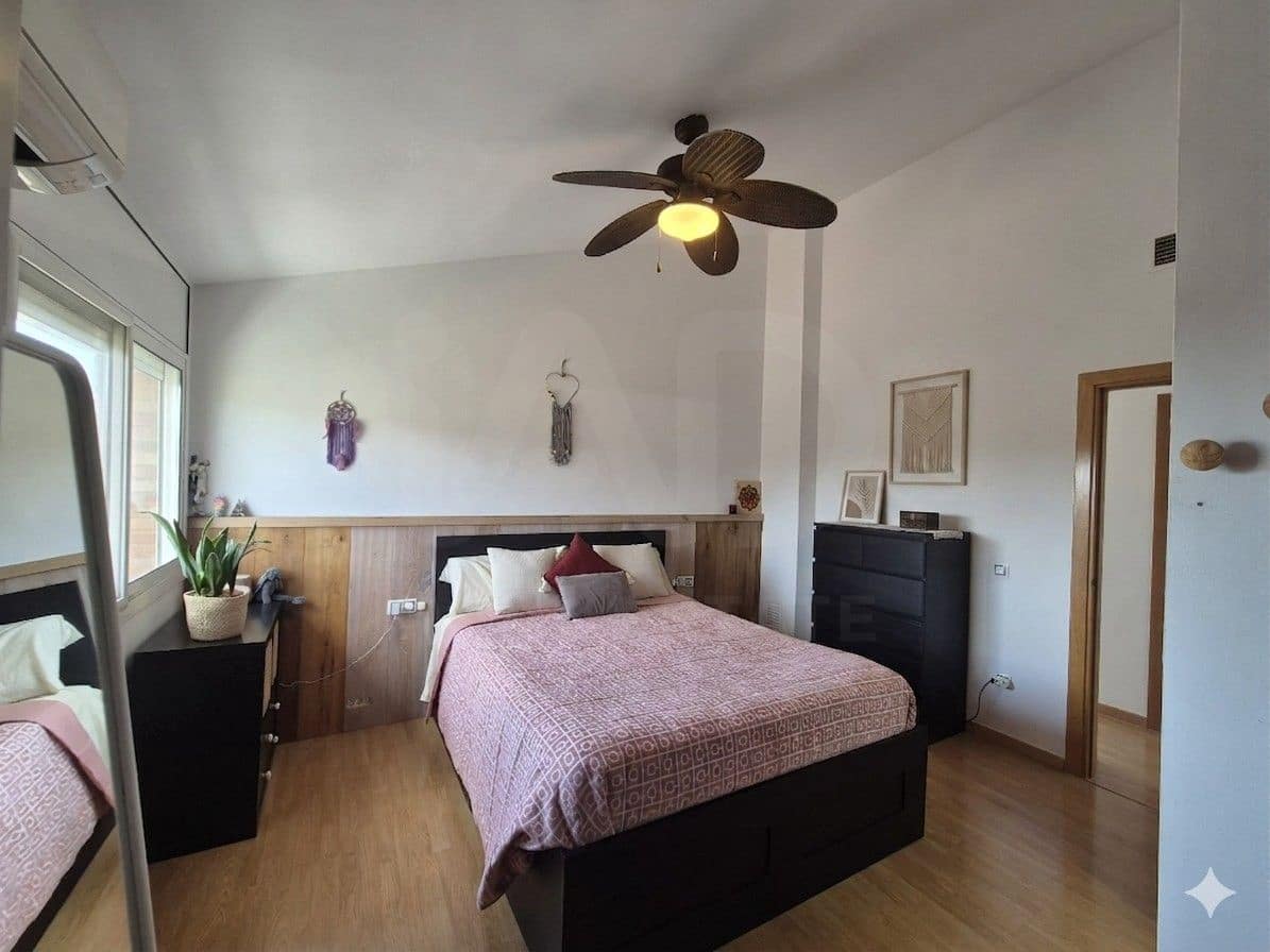 4 bedroom Townhouse for sale in Cubelles with garage - € 399,990 (Ref: 10114566)
