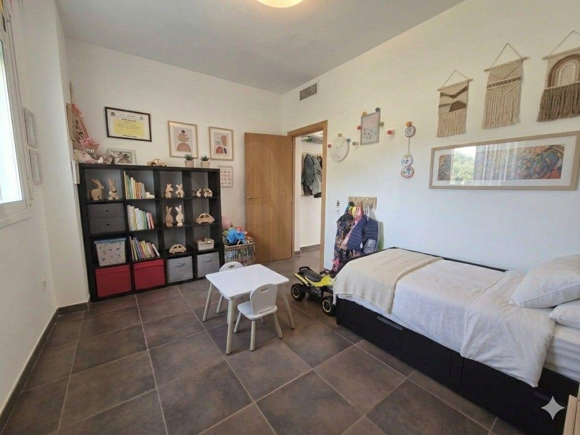 4 bedroom Townhouse for sale in Cubelles with garage - € 399,990 (Ref: 10114566)