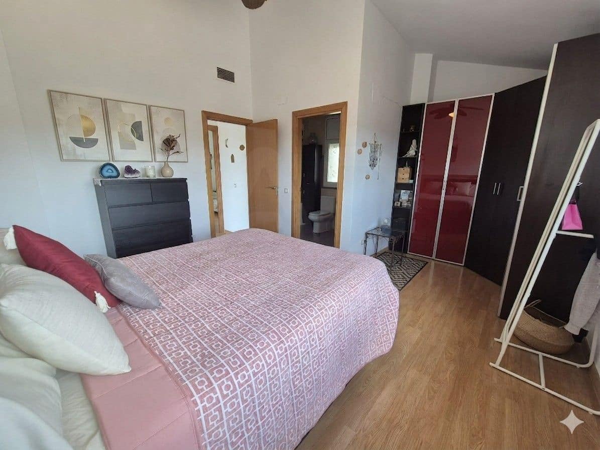 4 bedroom Townhouse for sale in Cubelles with garage - € 399,990 (Ref: 10114566)