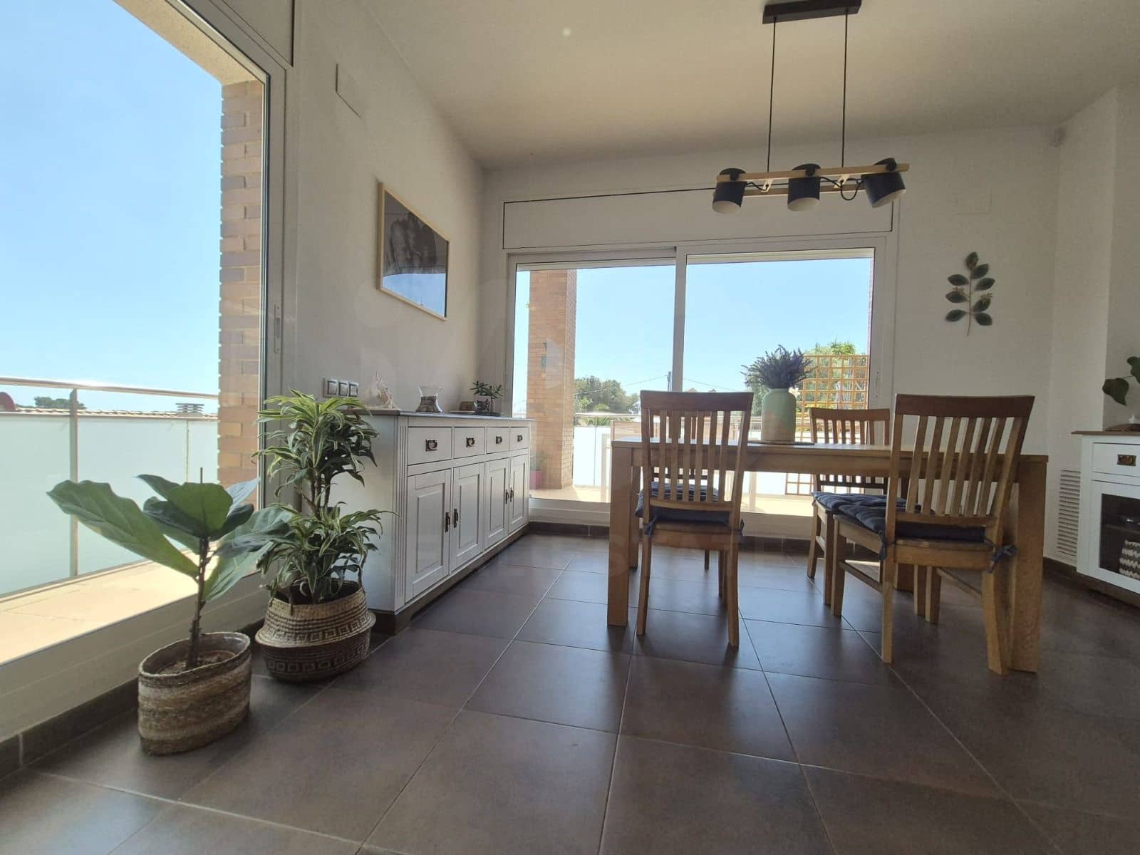 4 bedroom Townhouse for sale in Cubelles with garage - € 399,990 (Ref: 10114566)