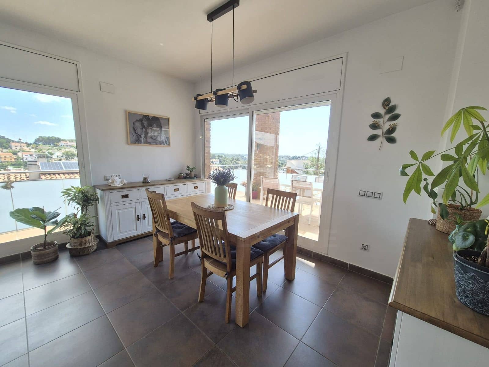 4 bedroom Townhouse for sale in Cubelles with garage - € 399,990 (Ref: 10114566)
