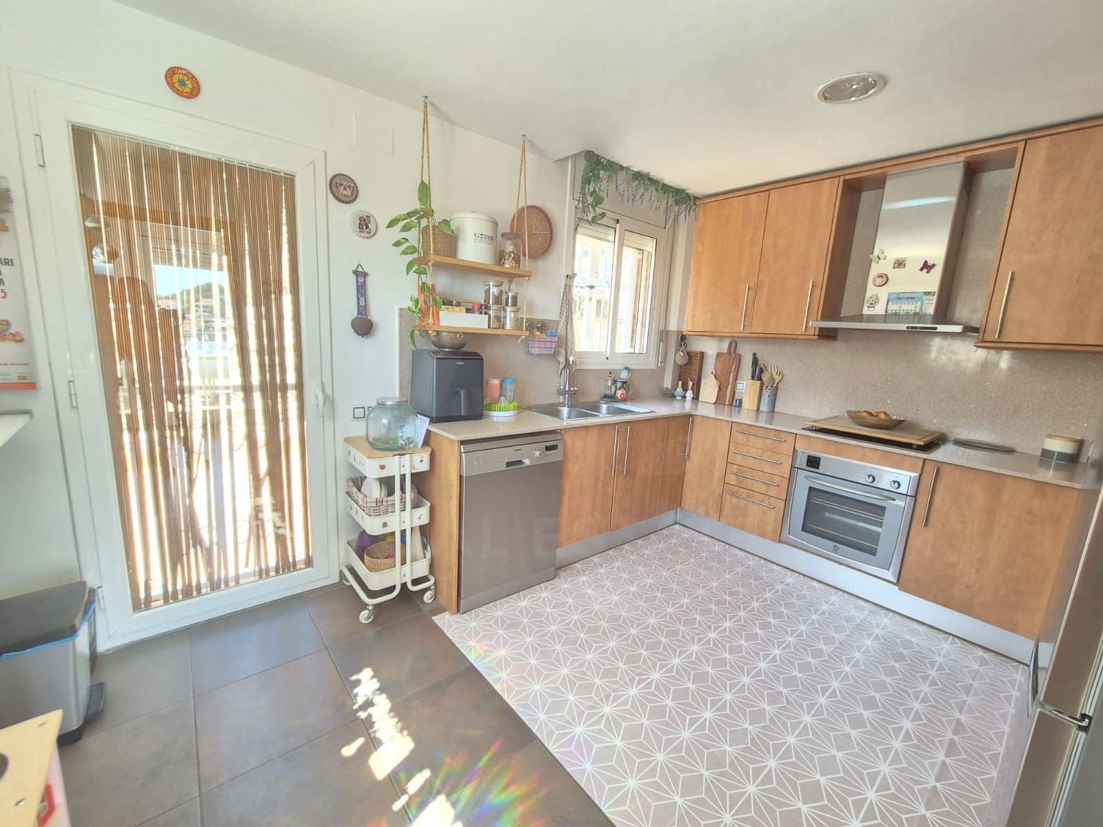4 bedroom Townhouse for sale in Cubelles with garage - € 399,990 (Ref: 10114566)