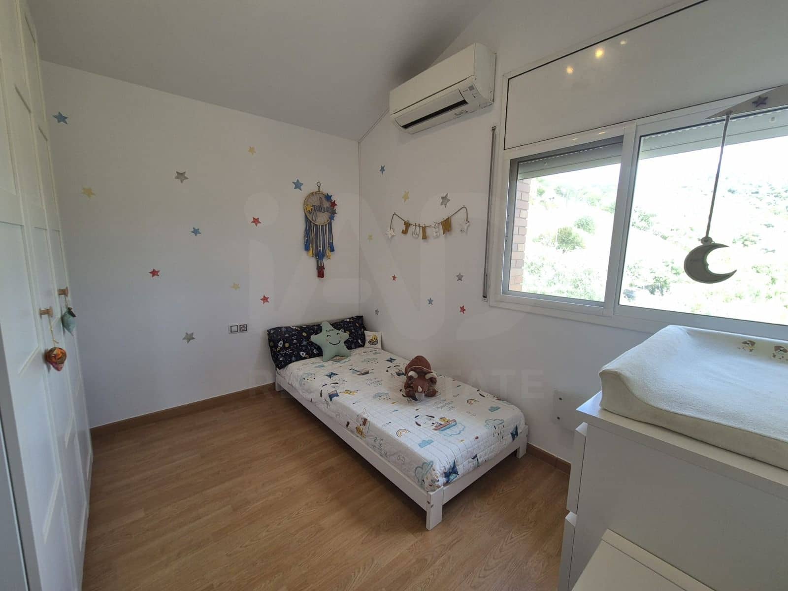 4 bedroom Townhouse for sale in Cubelles with garage - € 399,990 (Ref: 10114566)