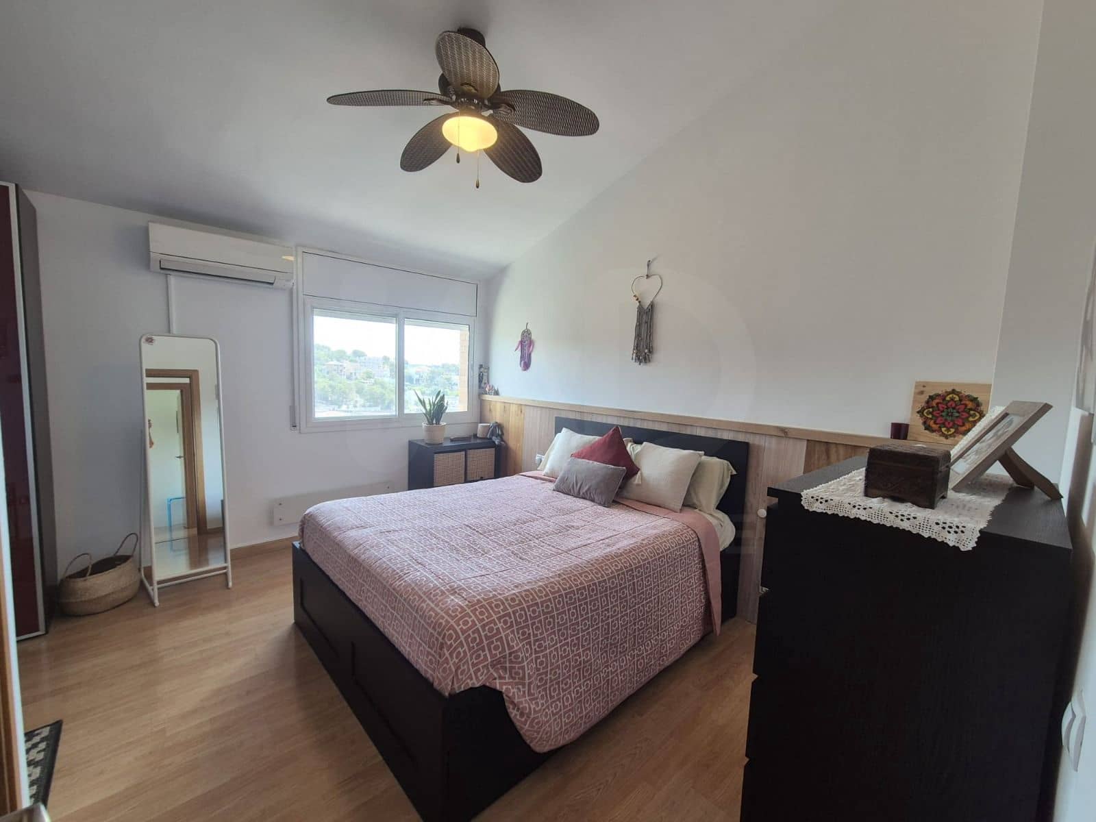 4 bedroom Townhouse for sale in Cubelles with garage - € 399,990 (Ref: 10114566)