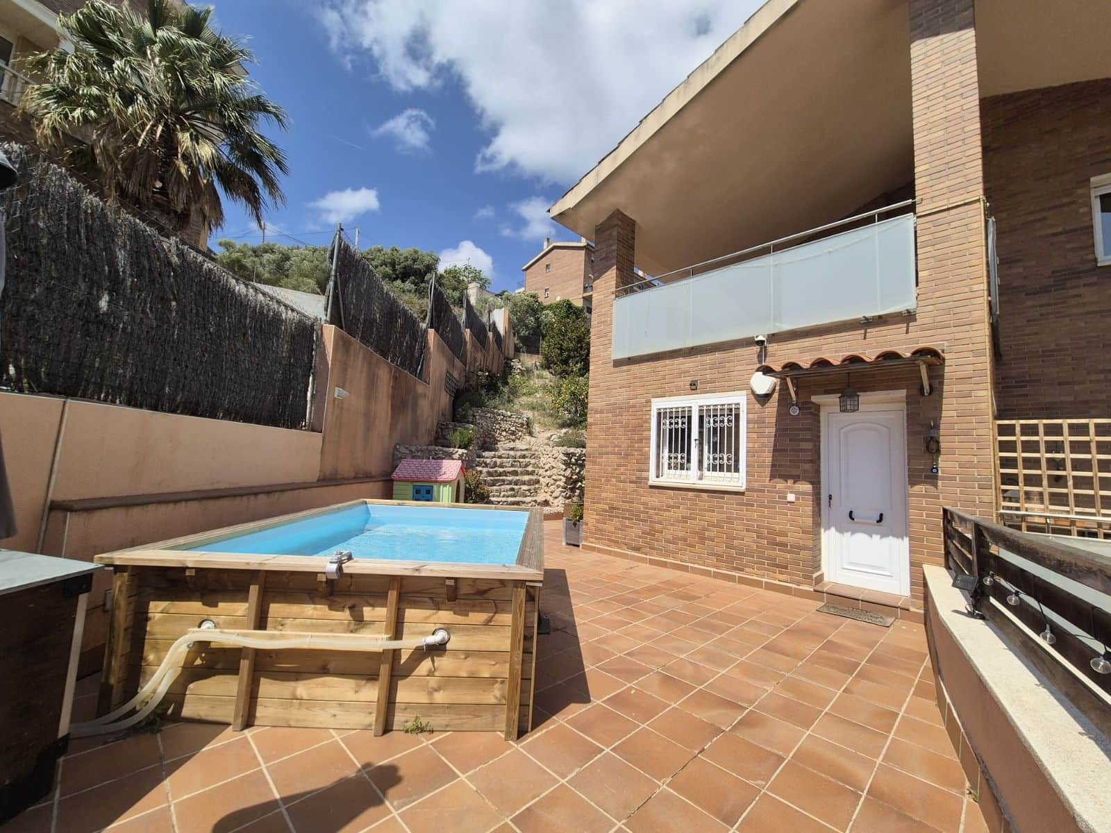4 bedroom Townhouse for sale in Cubelles with garage - € 399,990 (Ref: 10114566)