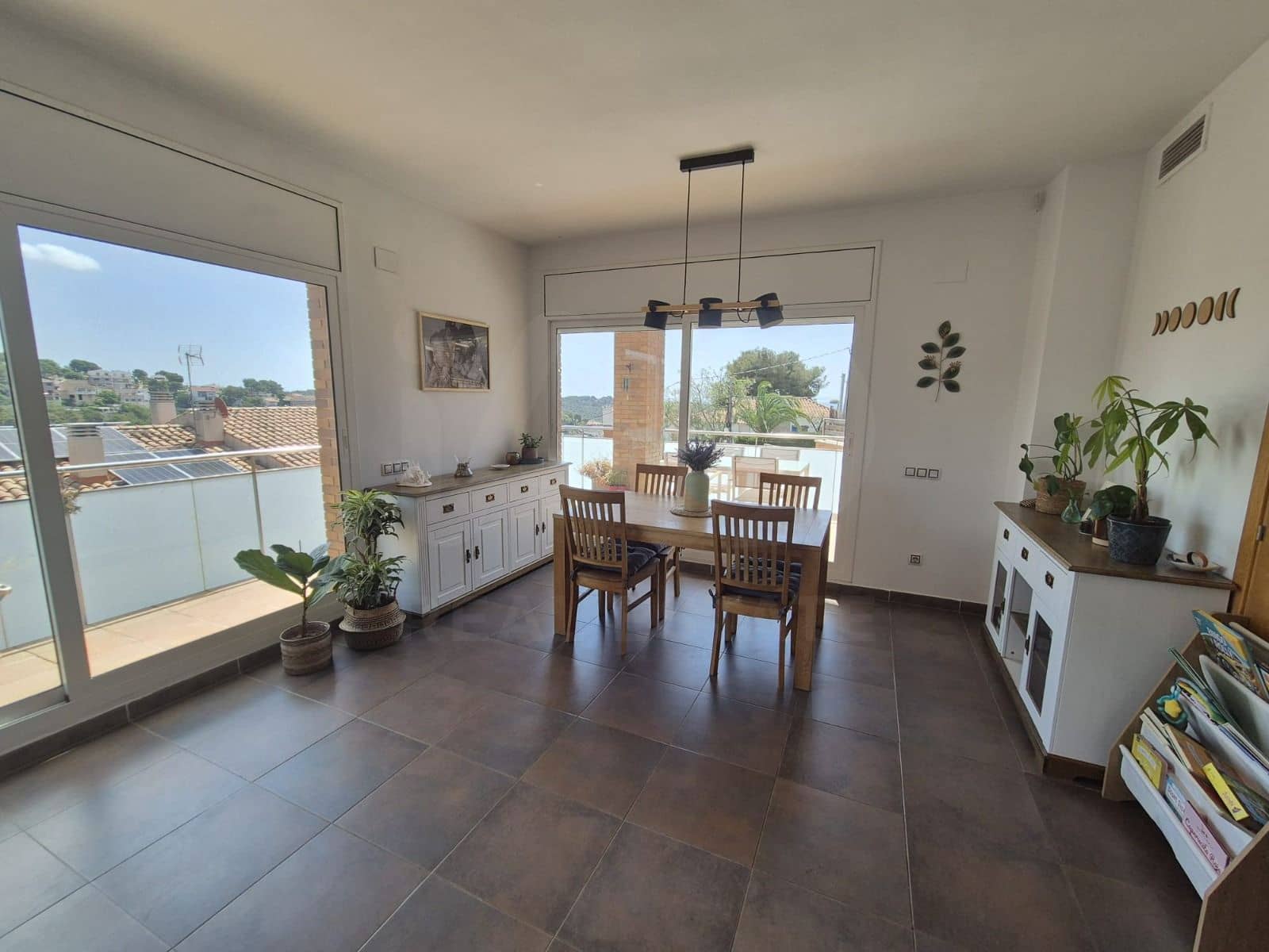 4 bedroom Townhouse for sale in Cubelles with garage - € 399,990 (Ref: 10114566)