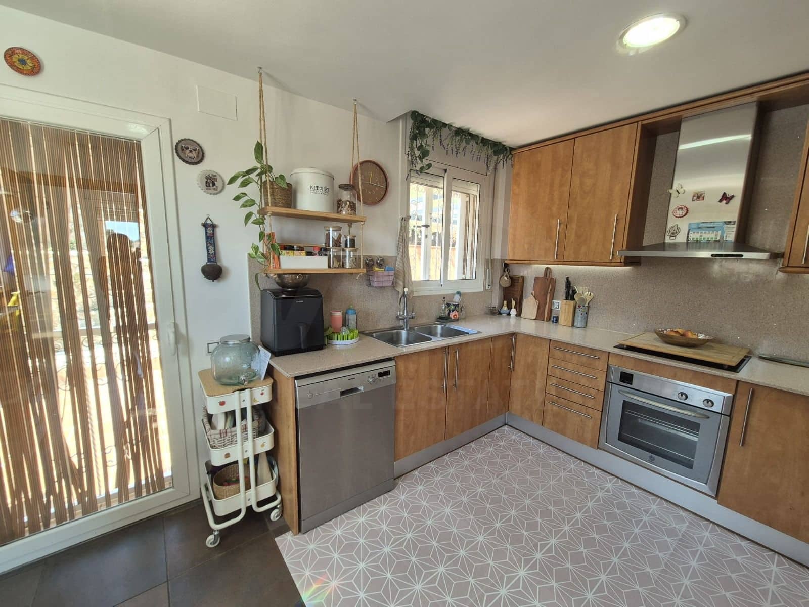 4 bedroom Townhouse for sale in Cubelles with garage - € 399,990 (Ref: 10114566)