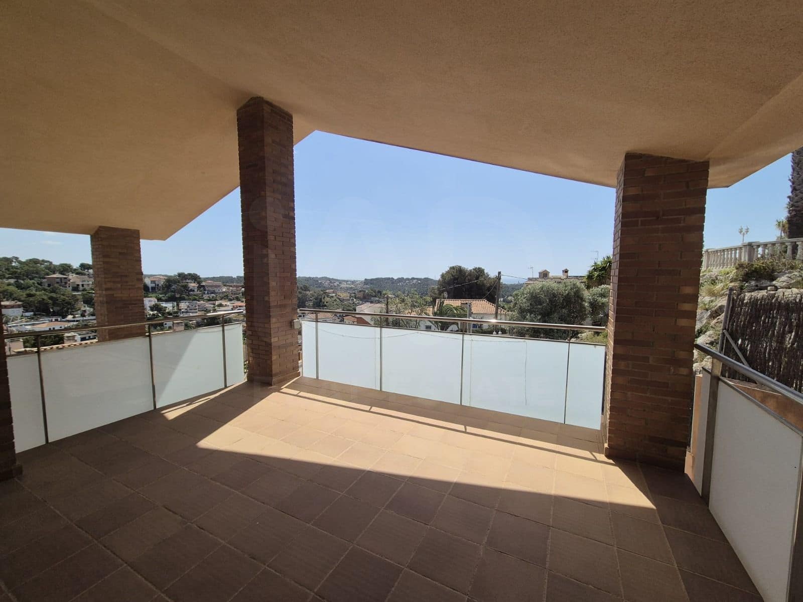 4 bedroom Townhouse for sale in Cubelles with garage - € 399,990 (Ref: 10114566)