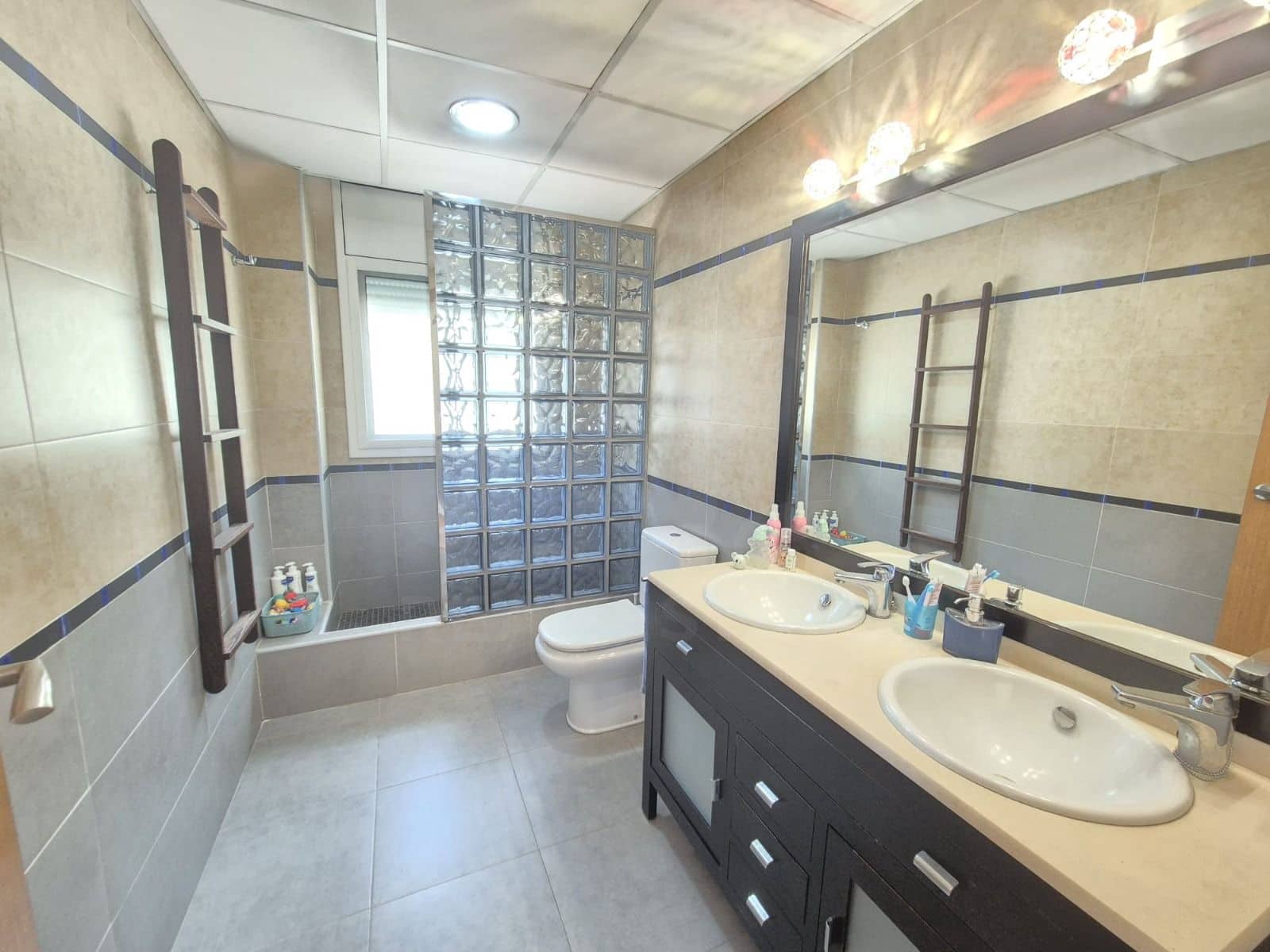4 bedroom Townhouse for sale in Cubelles with garage - € 399,990 (Ref: 10114566)