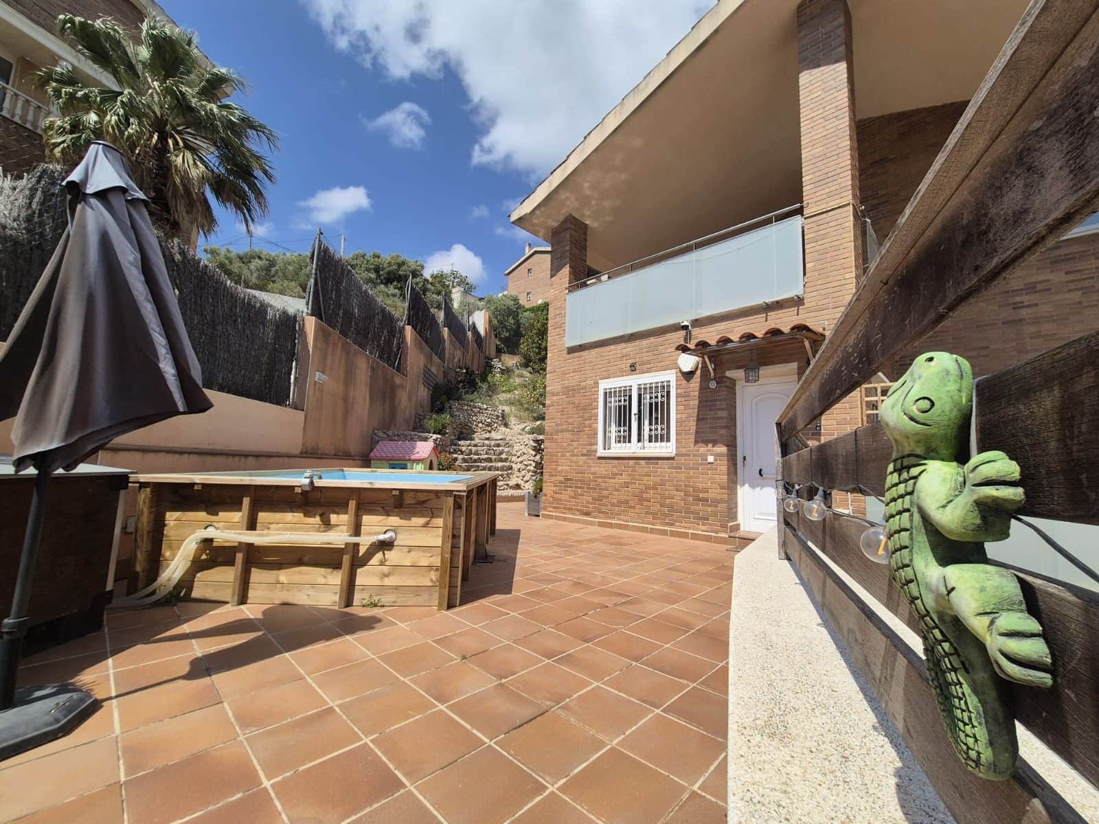 4 bedroom Townhouse for sale in Cubelles with garage - € 399,990 (Ref: 10114566)