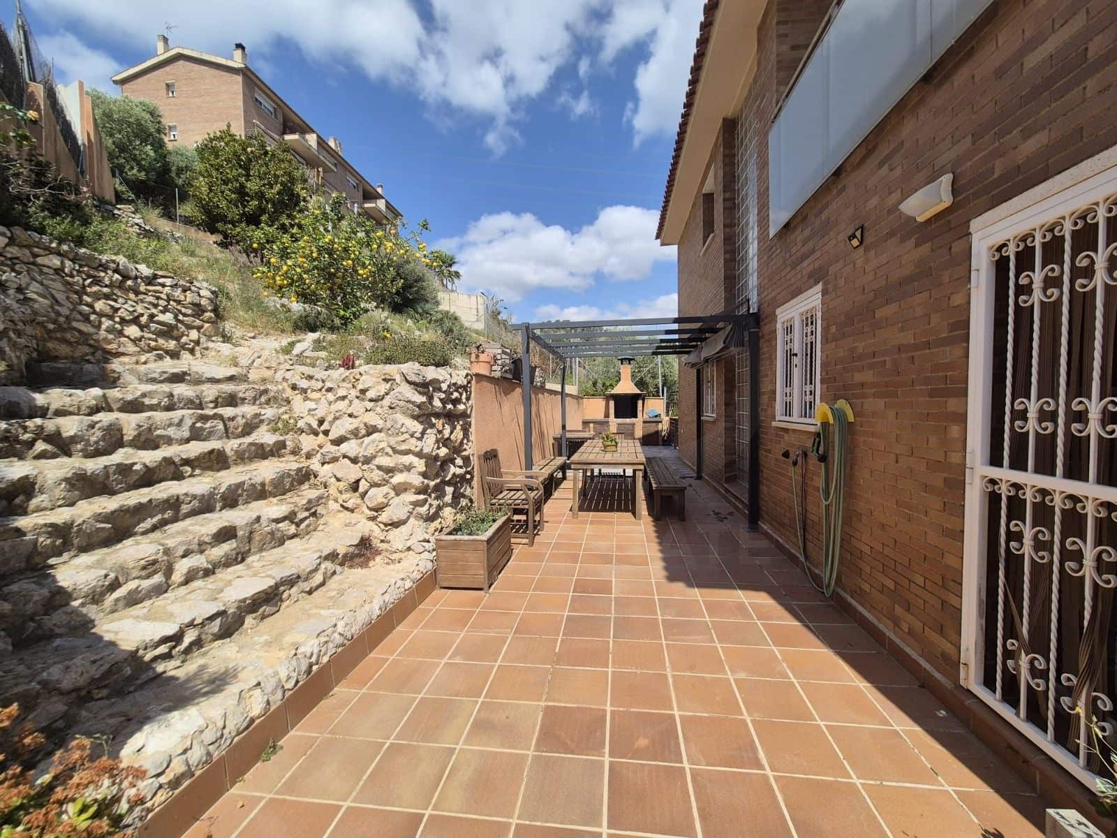 4 bedroom Townhouse for sale in Cubelles with garage - € 399,990 (Ref: 10114566)