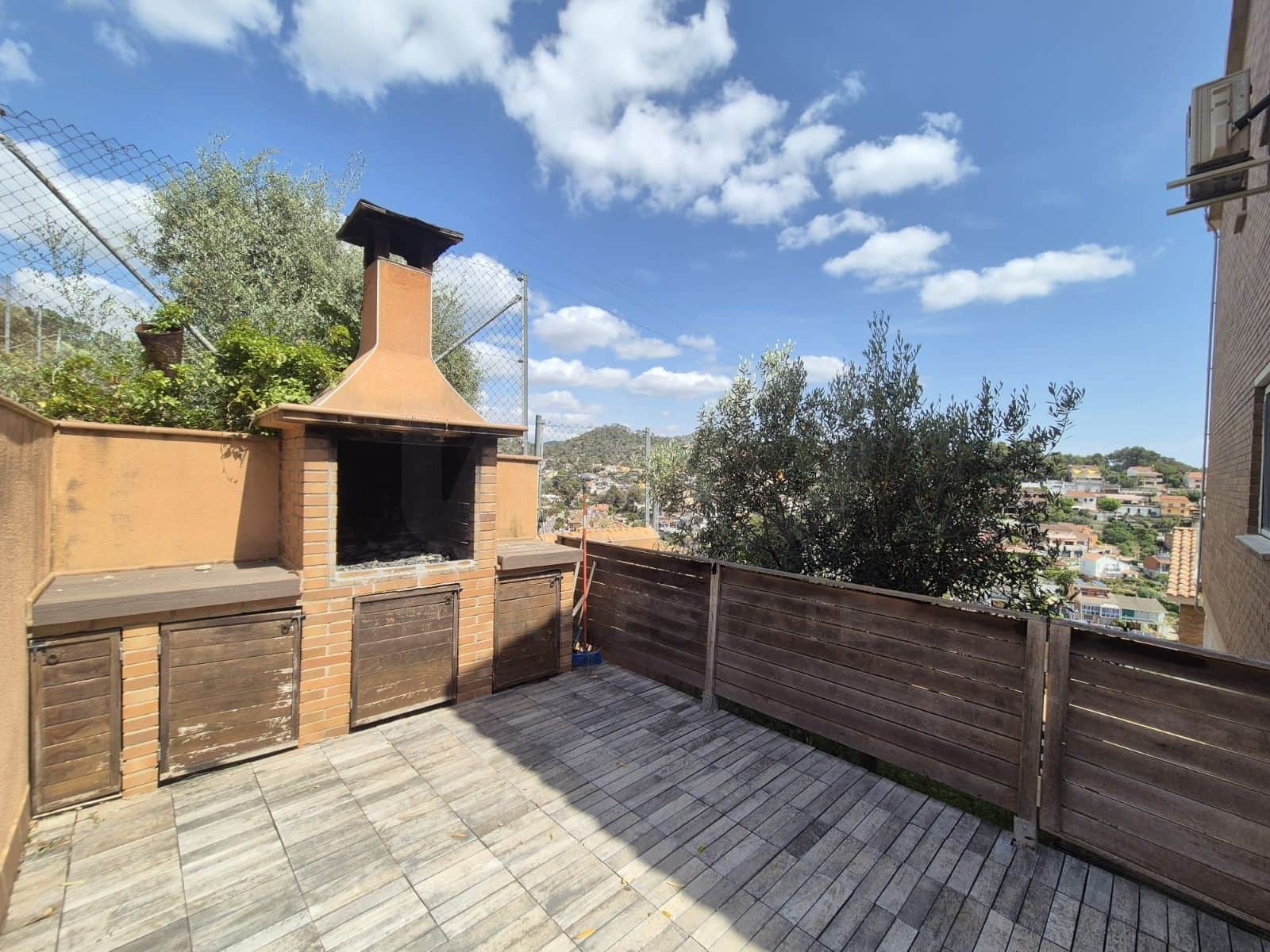 4 bedroom Townhouse for sale in Cubelles with garage - € 399,990 (Ref: 10114566)