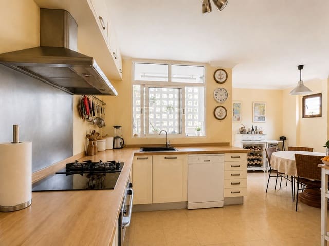 5 soveværelse Lejlighed til salg i Pedregalejo, Málaga by med swimmingpool garage - € 1.250.000 (Ref: 10114569)