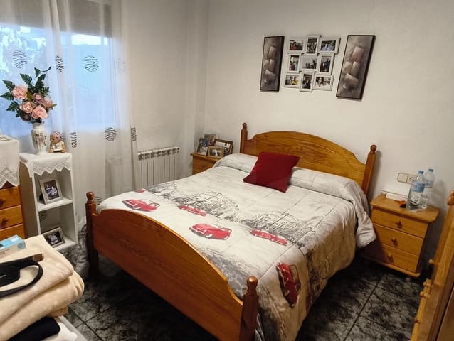 4 soverom Hus til salgs i Calasparra med garasje - € 250 000 (Ref: 10114571)