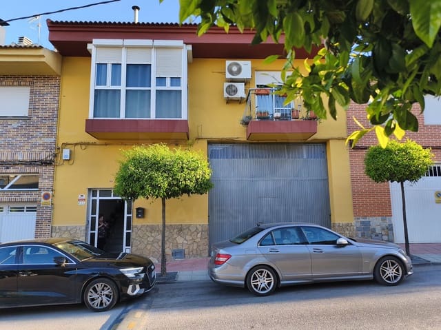 4 soverom Hus til salgs i Calasparra med garasje - € 250 000 (Ref: 10114571)