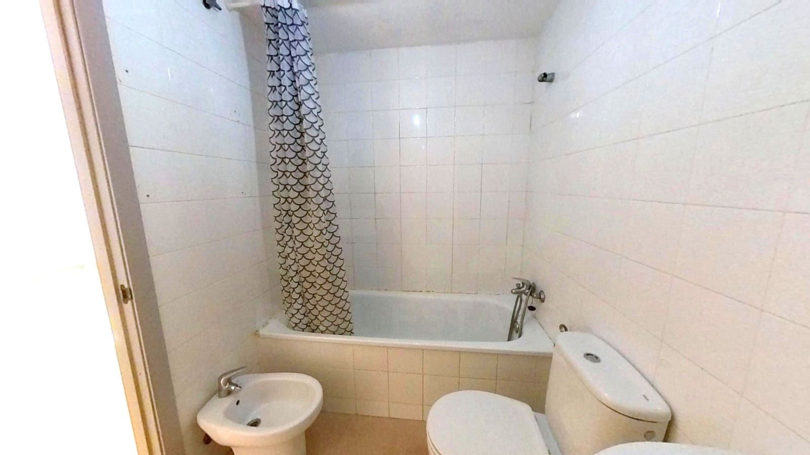 4 bedroom Apartment for sale in El Vendrell with garage - € 187,000 (Ref: 10114574)