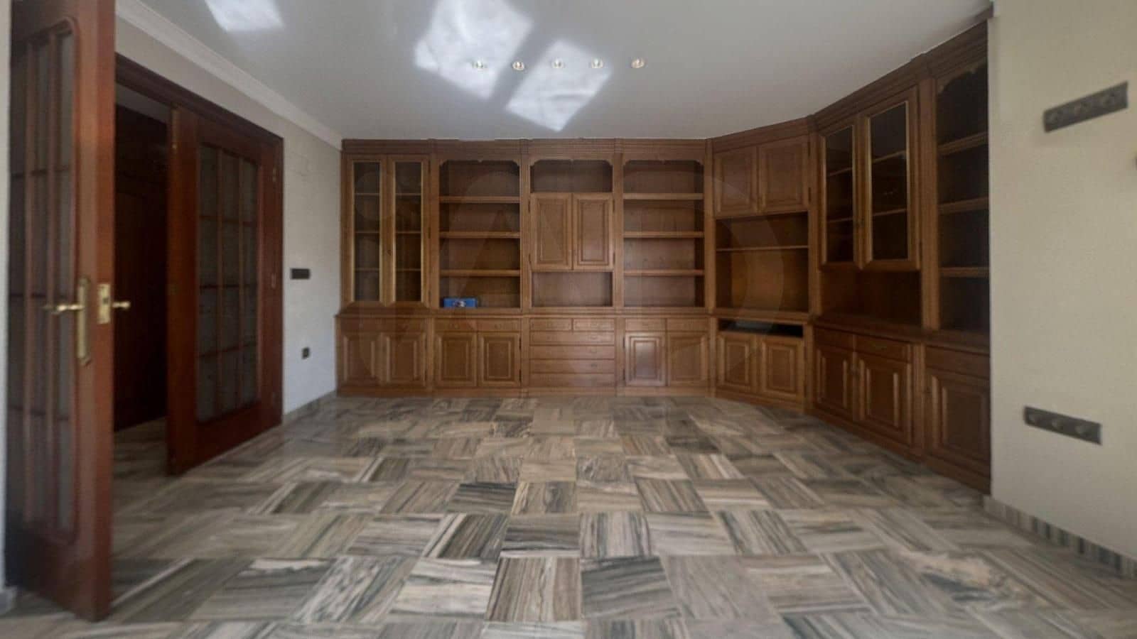 6 sovrum Lägenhet till salu i Petrel / Petrer med garage - 208 000 € (Ref: 10114579)