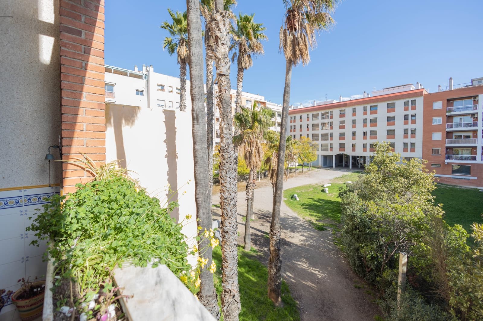 4 bedroom Townhouse for sale in Vilanova i la Geltru with garage - € 549,000 (Ref: 10114582)