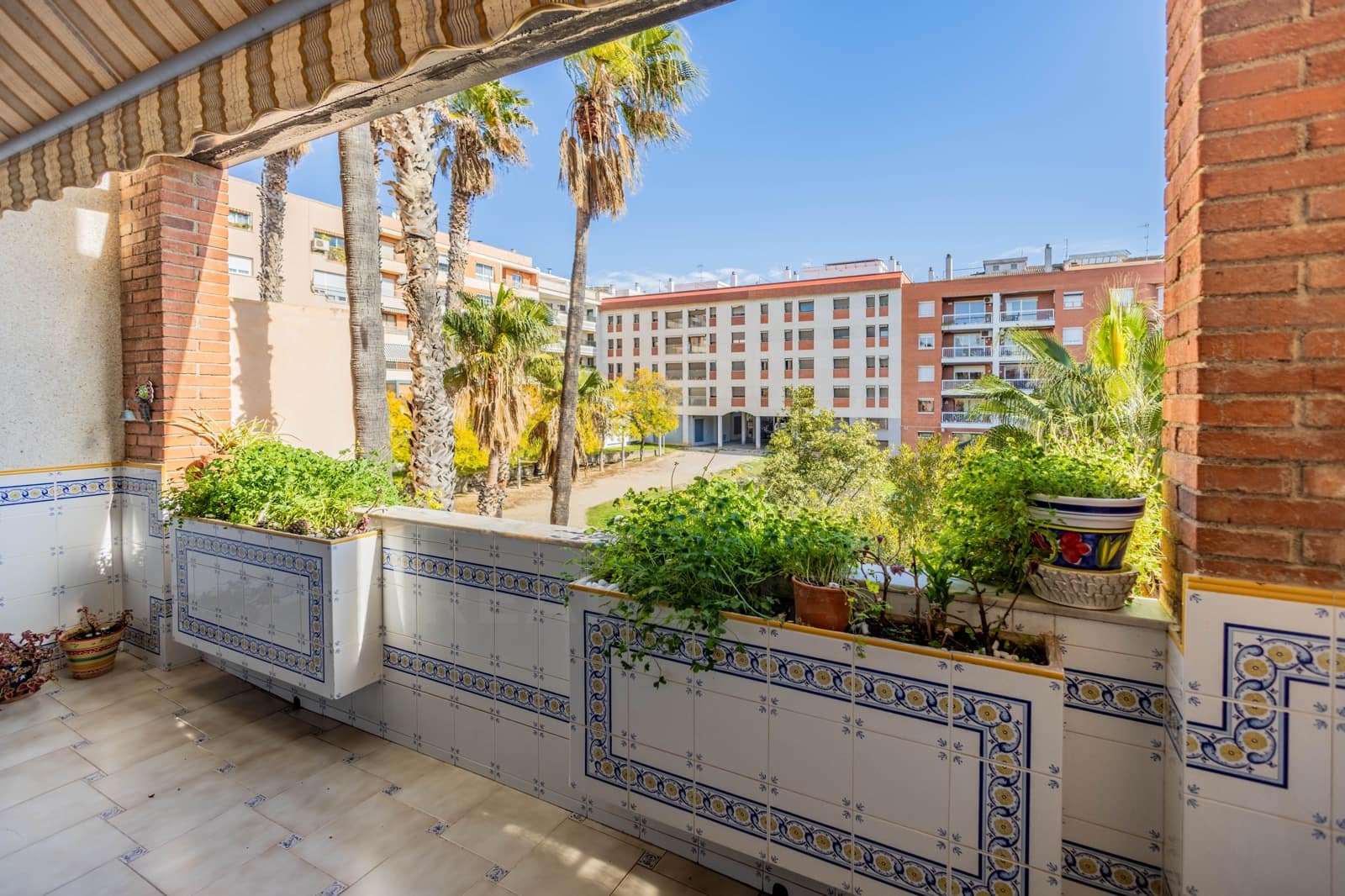 4 bedroom Townhouse for sale in Vilanova i la Geltru with garage - € 549,000 (Ref: 10114582)