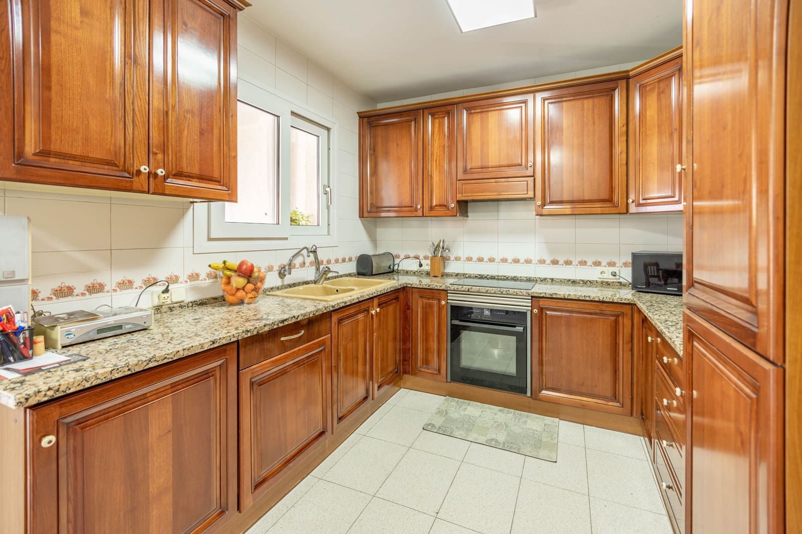 4 bedroom Townhouse for sale in Vilanova i la Geltru with garage - € 549,000 (Ref: 10114582)