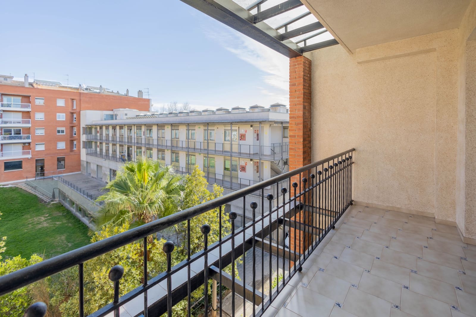 4 bedroom Townhouse for sale in Vilanova i la Geltru with garage - € 549,000 (Ref: 10114582)