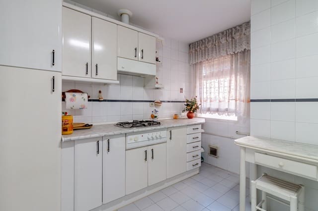 3 slaapkamer Appartement te koop in Villaverde Alto, Casco Histórico de Villaverde, Madrid stad - € 240.000 (Ref: 10114588)