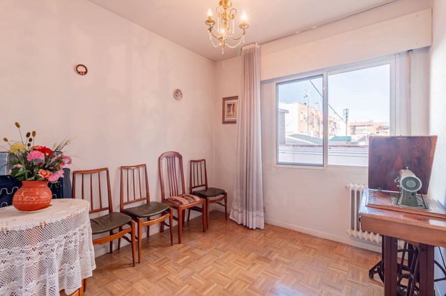 3 sovrum Lägenhet till salu i Villaverde Alto, Casco Histórico de Villaverde, Madrid stad - 240 000 € (Ref: 10114588)