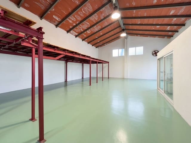 Rakentamaton maa myytävänä paikassa Alcoy / Alcoi - 150 000 € (Ref: 10114597)