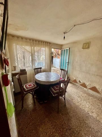 3 bedroom Townhouse for sale in Roperuelos del Páramo with garage - € 35,000 (Ref: 10114602)