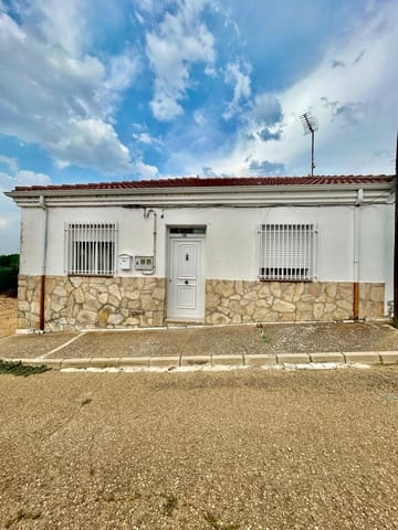3 bedroom Townhouse for sale in Roperuelos del Páramo with garage - € 35,000 (Ref: 10114602)