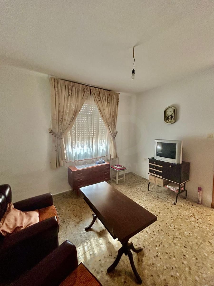 3 bedroom Townhouse for sale in Roperuelos del Paramo with garage - € 35,000 (Ref: 10114602)