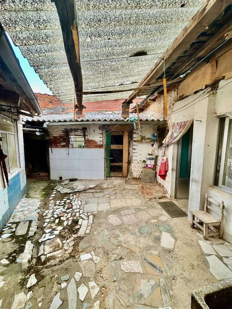 3 bedroom Townhouse for sale in Roperuelos del Paramo with garage - € 35,000 (Ref: 10114602)