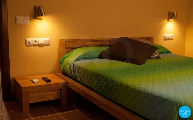 8 slaapkamer Hotel te koop in Tortosa met zwembad - € 2.200.000 (Ref: 10114603)