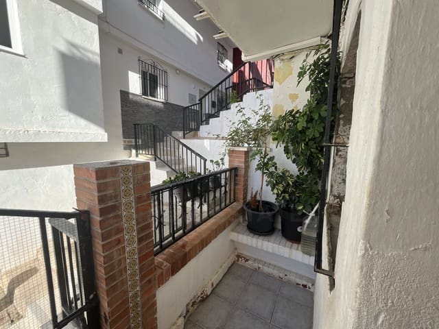 4 slaapkamer Rijtjeshuis te koop in Ciudad Jardín, Málaga stad - € 364.000 (Ref: 10115691)