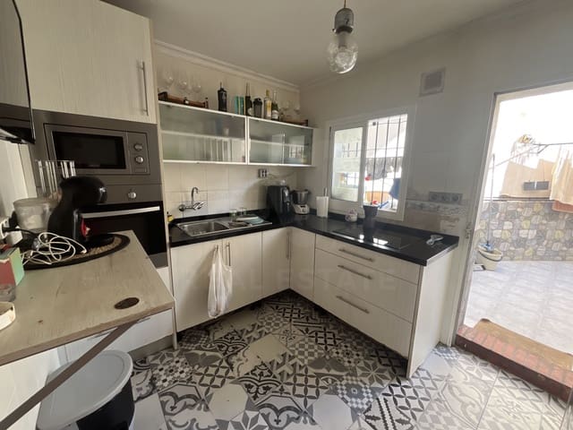 4 slaapkamer Rijtjeshuis te koop in Ciudad Jardín, Málaga stad - € 364.000 (Ref: 10115691)