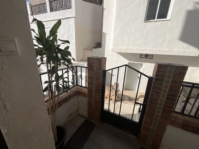 4 slaapkamer Rijtjeshuis te koop in Ciudad Jardín, Málaga stad - € 364.000 (Ref: 10115691)