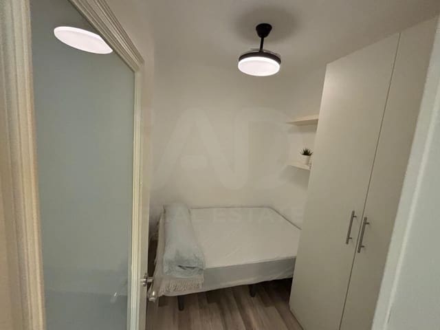Appartement de 1 chambre à louer à Rios Rosas, Madrid ville - 970 € (Ref: 10115692)