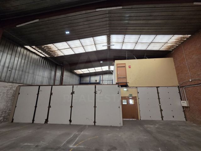 Commercial for sale in León city - € 450,000 (Ref: 10117520)