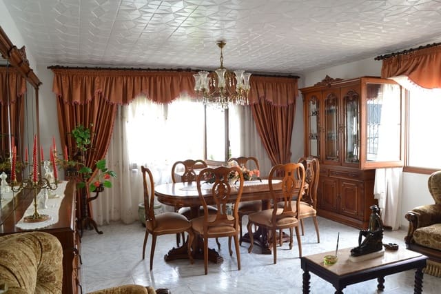 4 chambre Maison de Ville à vendre à Vinaròs avec garage - 375 000 € (Ref: 10118129)