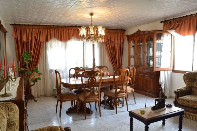4 chambre Maison de Ville à vendre à Vinaròs avec garage - 375 000 € (Ref: 10118129)