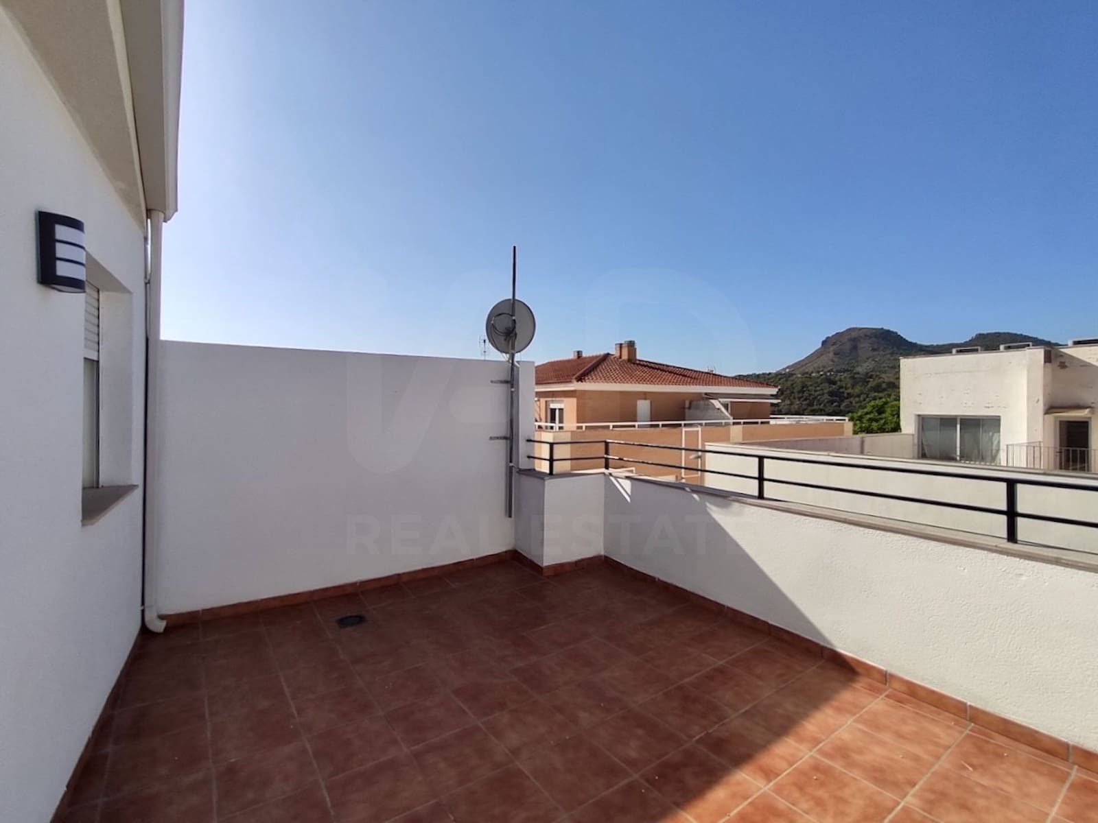 4 bedroom Villa for rent in Valencia city with garage - € 1,800 (Ref: 10119973)