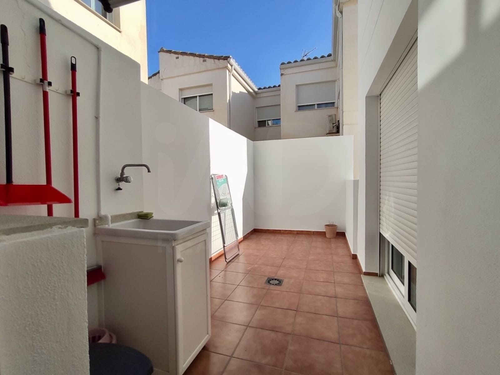 4 bedroom Villa for rent in Valencia city with garage - € 1,800 (Ref: 10119973)
